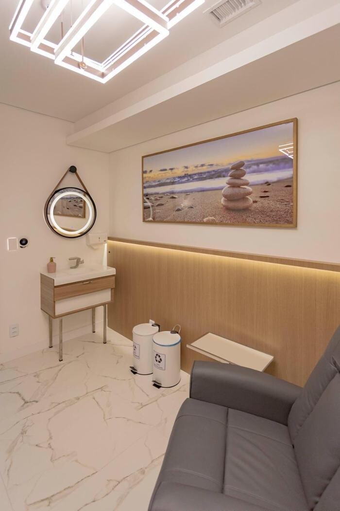 Images Clínica Femi Saúde - Medicina com ciência, sensibilidade e essência feminina