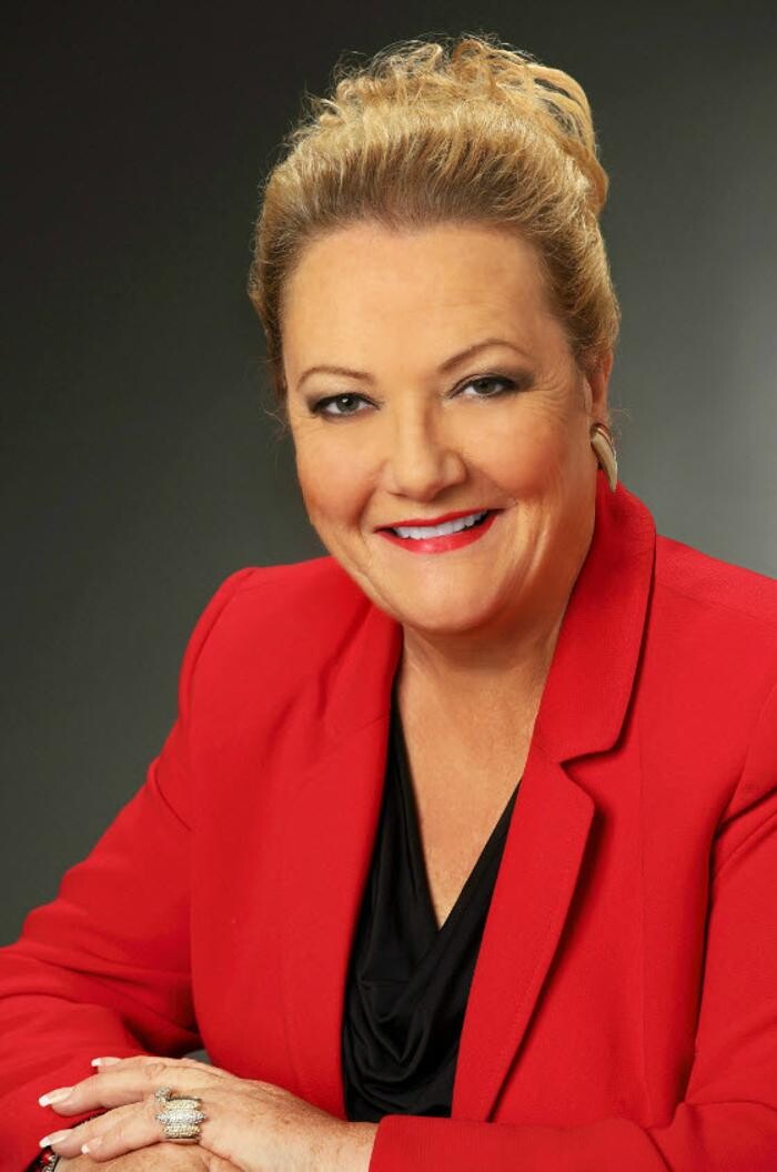 Images Mary Coughlan Real Estate Agent