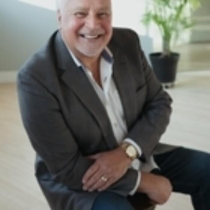 Images Ramona Miazga & Kirk Kozan - eXp Realty