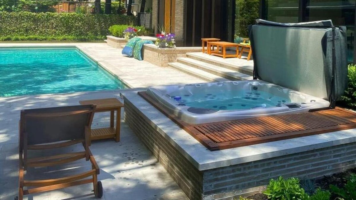Images Lakeshore Pools and Hot Tubs