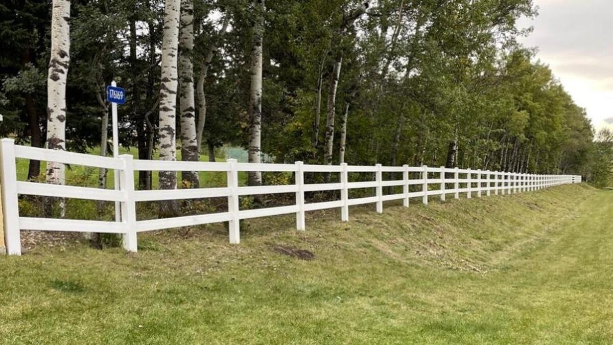 Images Decked Out Vinyl Fencing