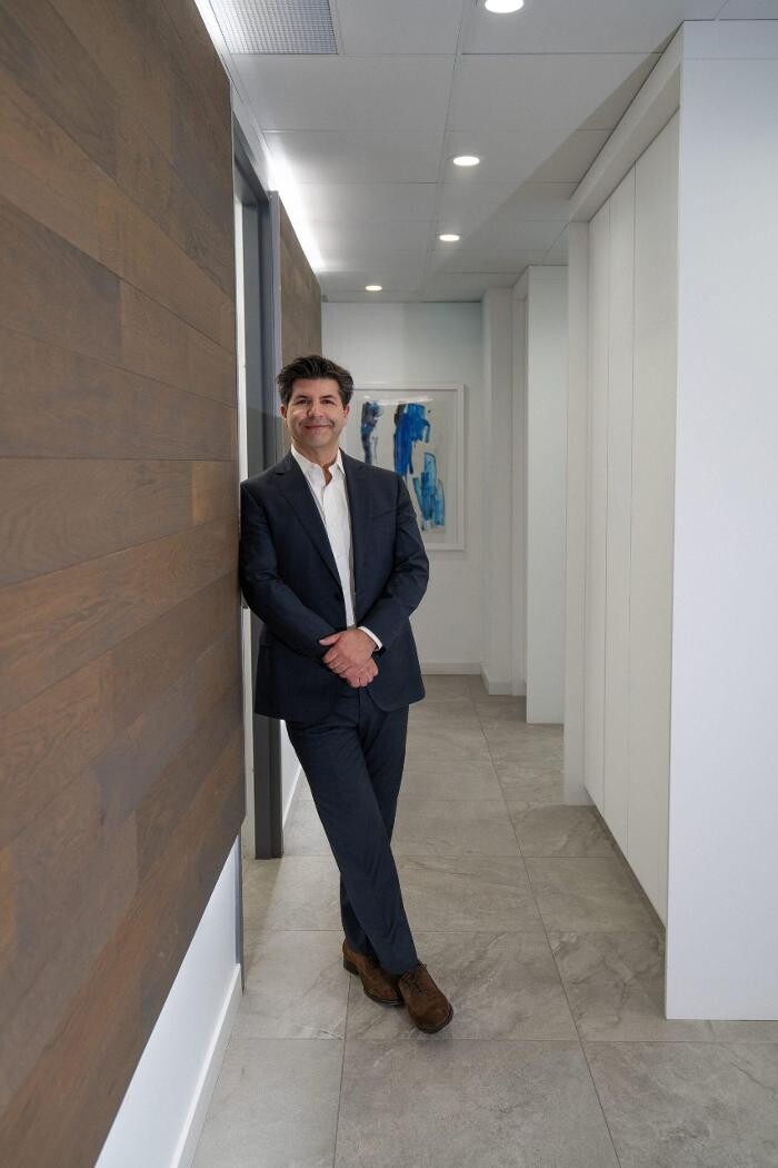 Images Dr. Brett Beber - Toronto Plastic Surgeon