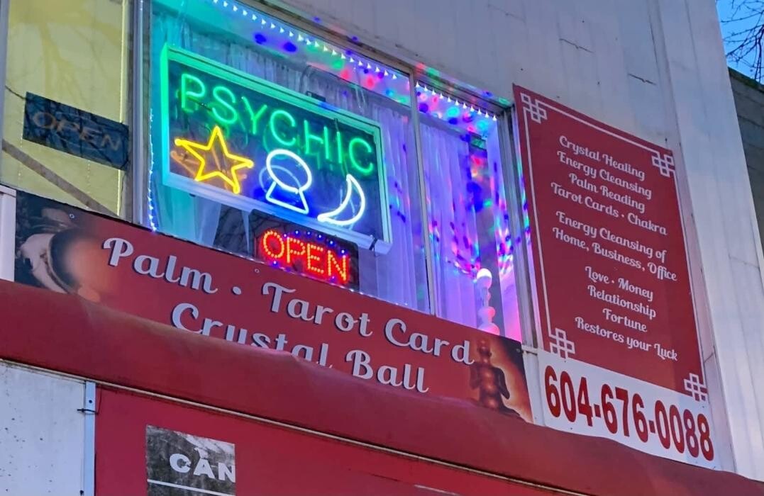 Images Psychic Gina & Psychic Dolores