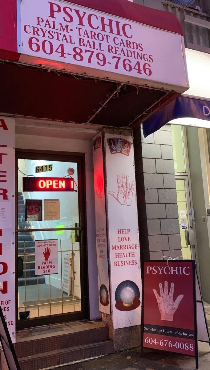 Images Psychic Gina & Psychic Dolores