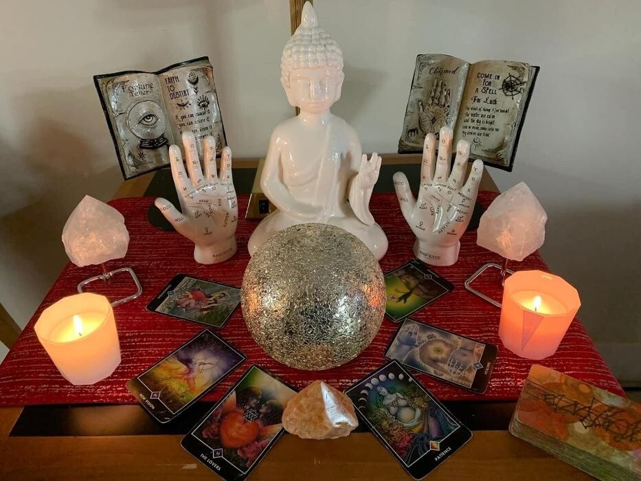 Images Psychic Gina & Psychic Dolores
