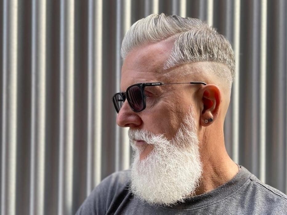 Images The Gentlemen's Cave Elegant Barbershop - Sidney