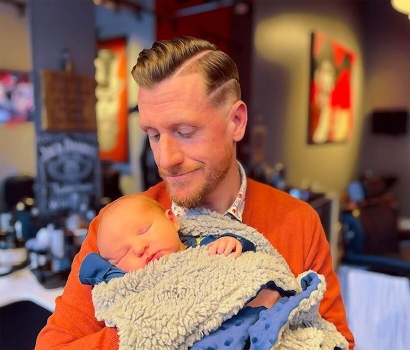 Images The Gentlemen's Cave Elegant Barbershop - Sidney