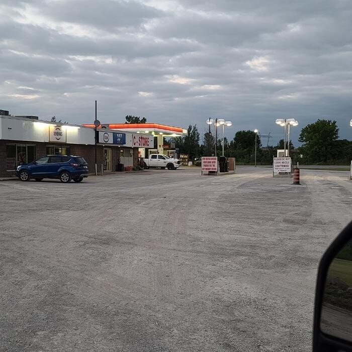 Images Waubaushene Truck Stop