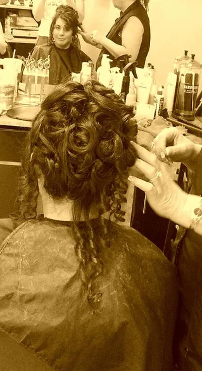 Images True Colors Unisex Salon