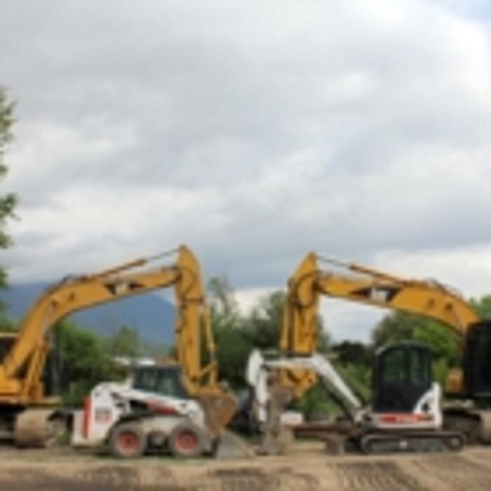 Images Pukas Excavating Ltd