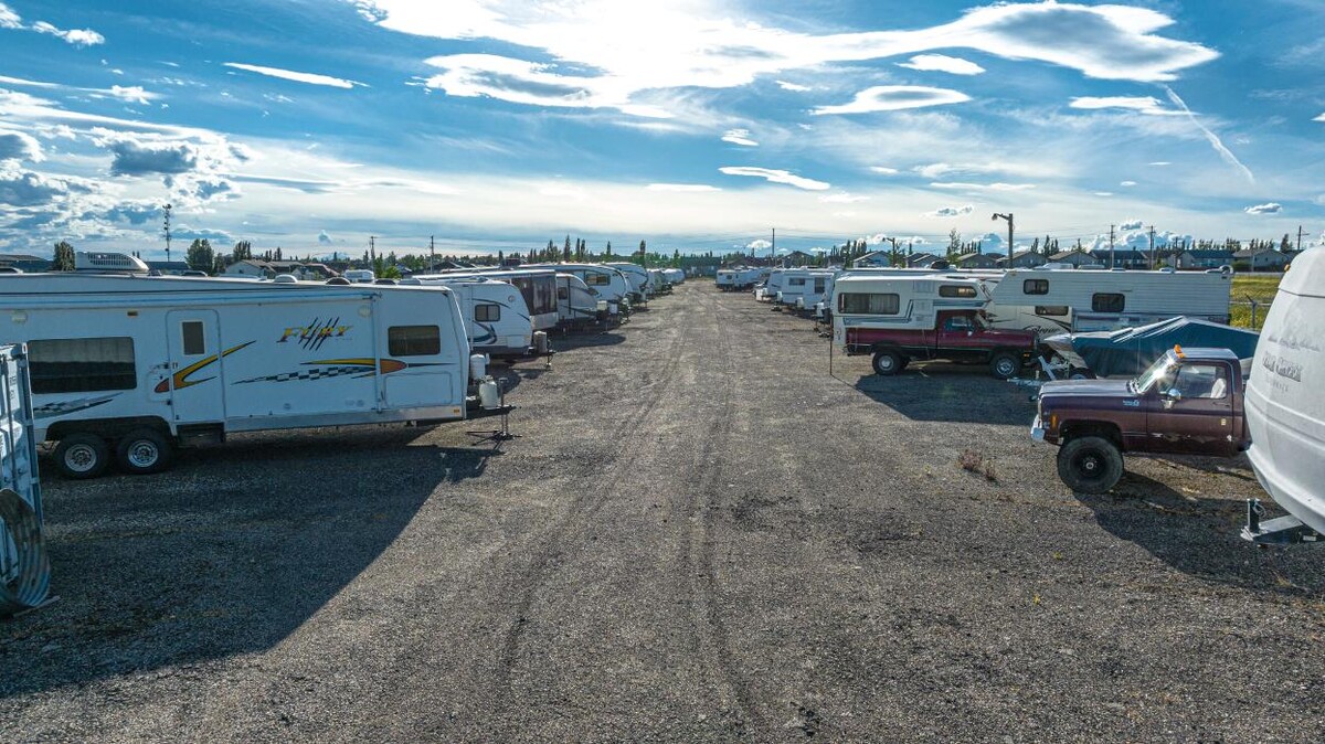 Images Crystal Lake RV Compound