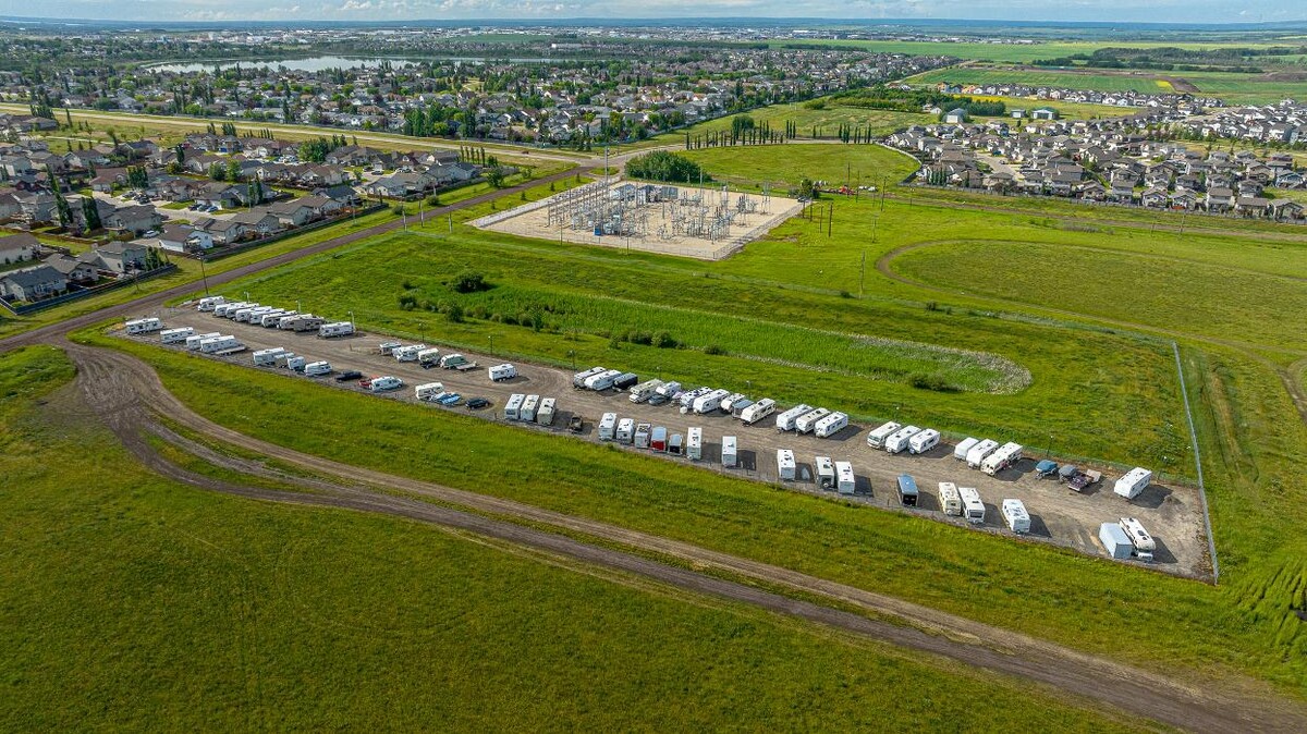 Images Crystal Lake RV Compound