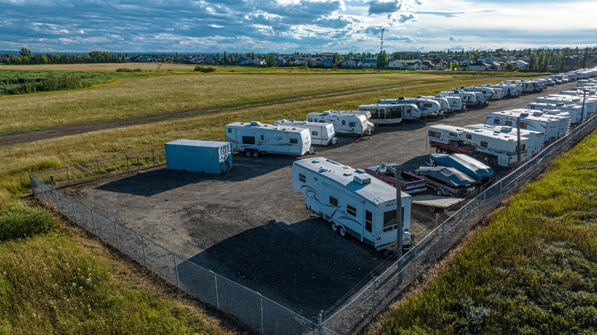 Images Crystal Lake RV Compound