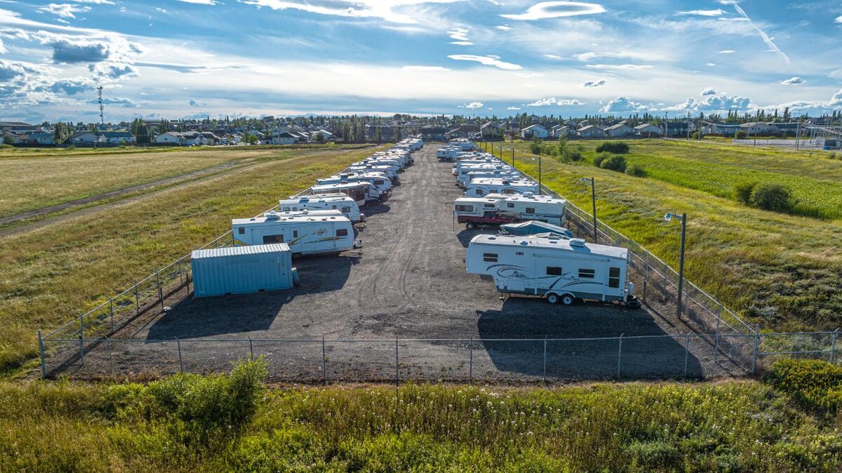 Images Crystal Lake RV Compound