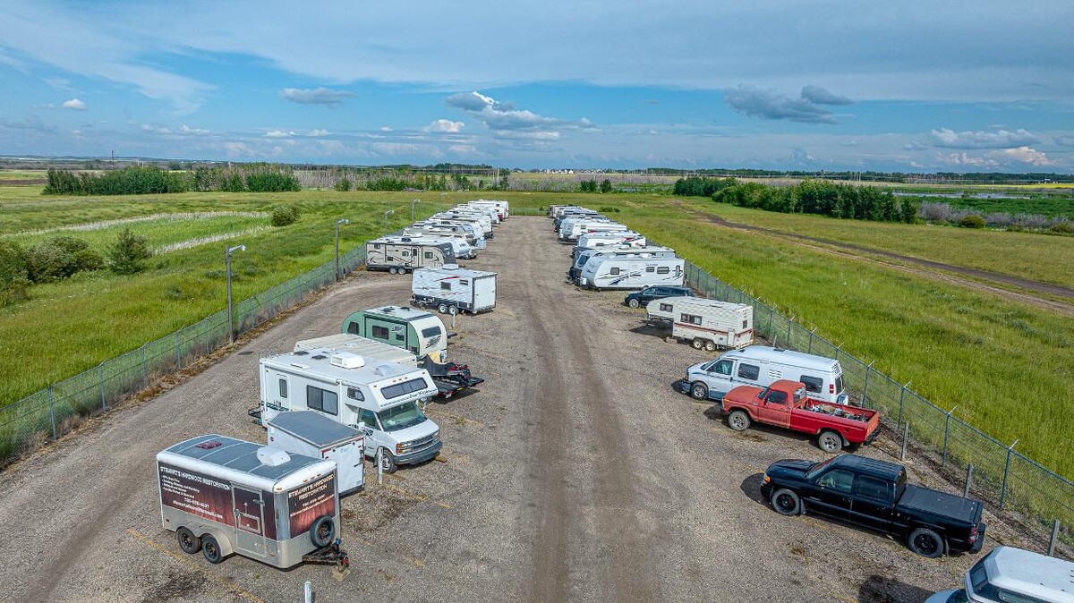 Images Crystal Lake RV Compound