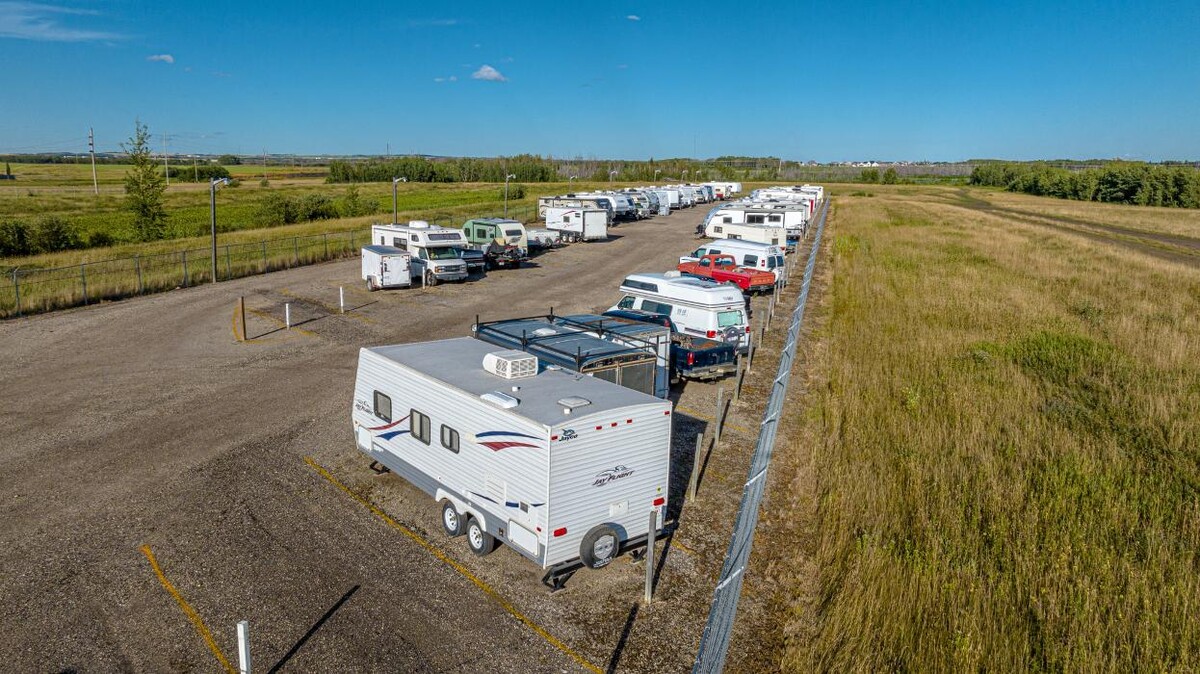 Images Crystal Lake RV Compound