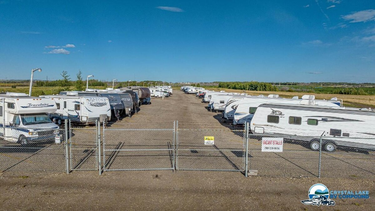 Images Crystal Lake RV Compound