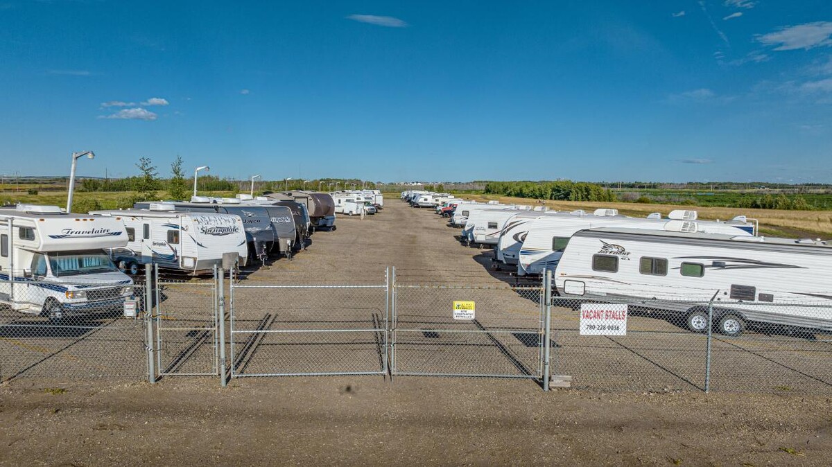 Images Crystal Lake RV Compound