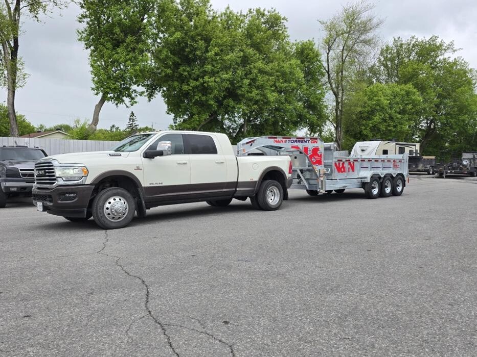 Images Stittsville Trailer & Auto Sales Inc