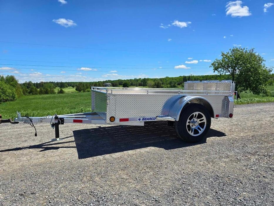 Images Stittsville Trailer & Auto Sales Inc