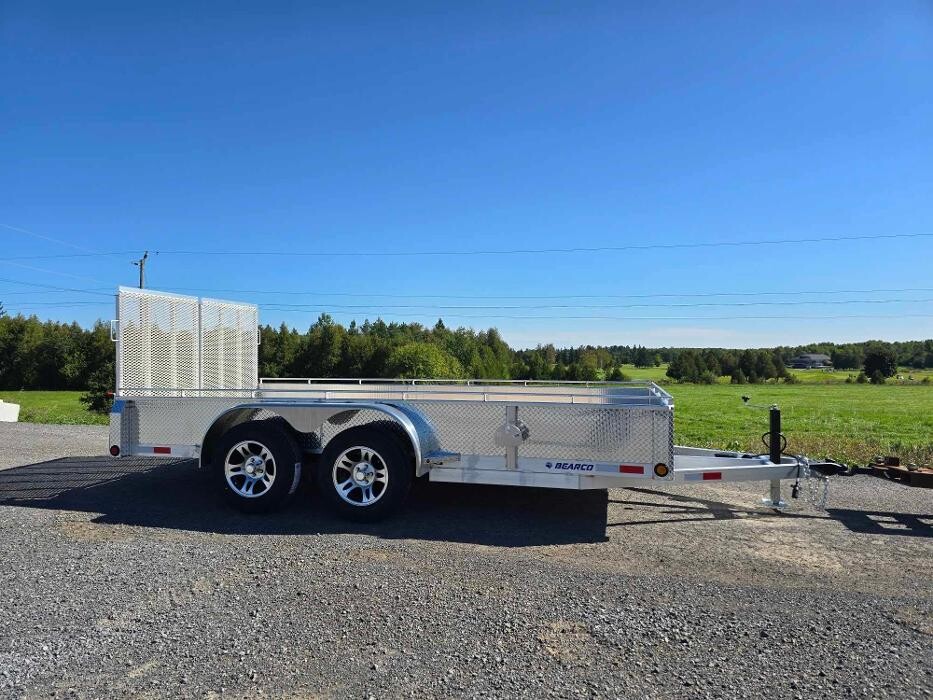 Images Stittsville Trailer & Auto Sales Inc