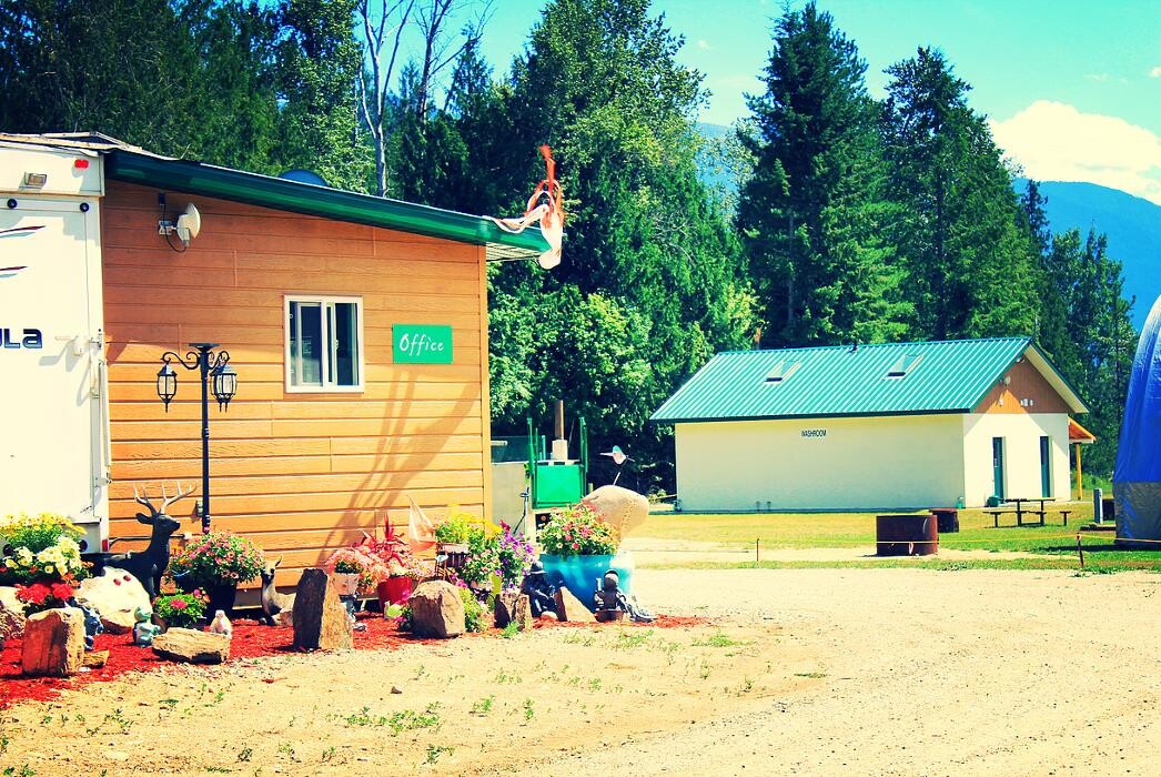 Images Crawford Bay Cottage & RV Park