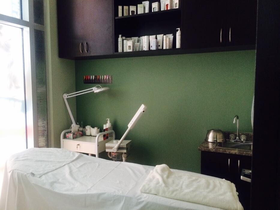 Images Kreative Kuts Salon & Spa