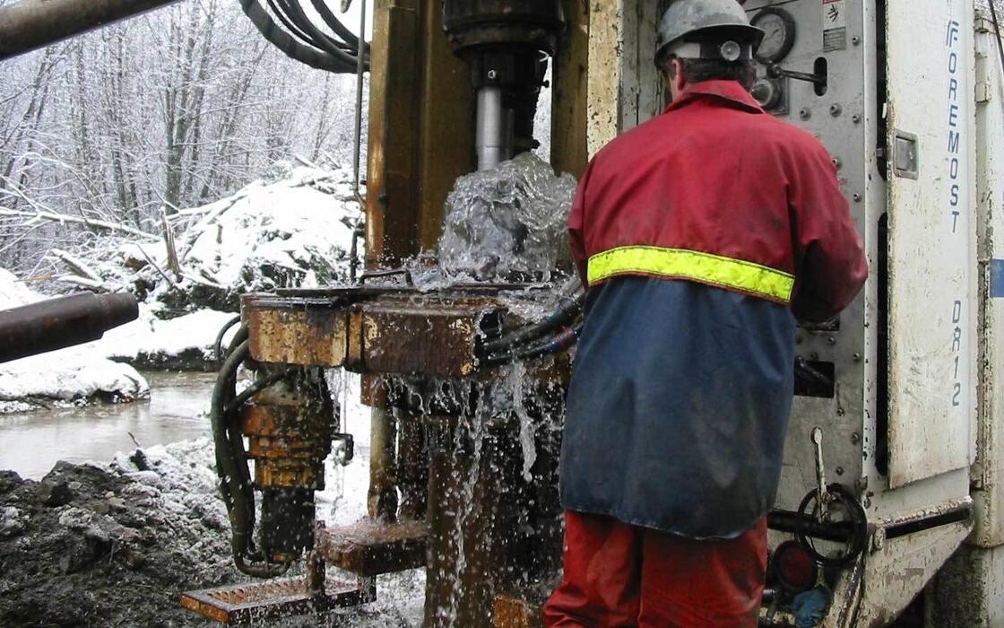 Images J R Drilling Central Limited Partnership