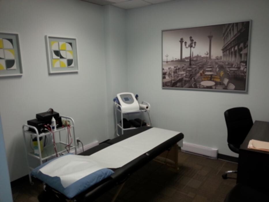 Images Canadian Physiotherapy and Chiropractic Centres- Mississauga