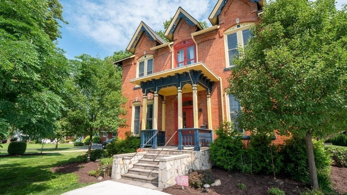 Images The Woodbridge House