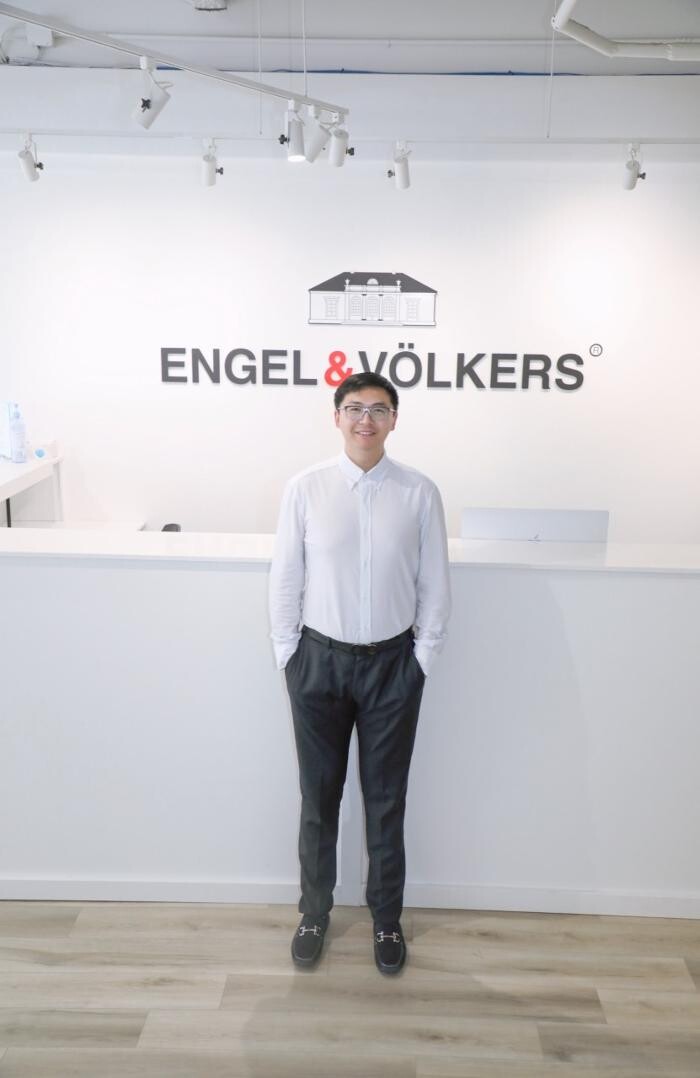 Images Chris Xi - Engel & Volkers Waterloo Region