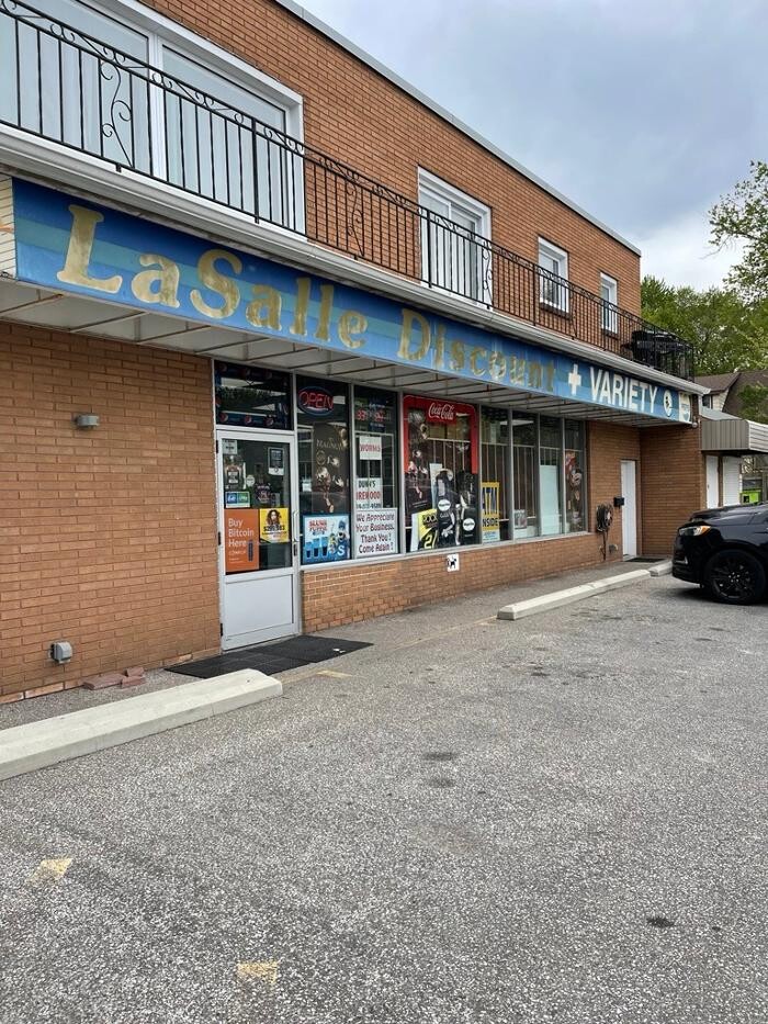 Images CoinFlip Bitcoin ATM - Lasalle Discount Variety (Windsor)