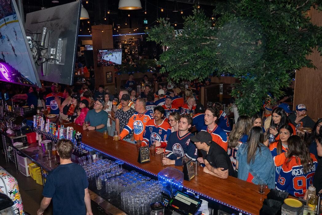 Images The Banquet (Edmonton ICE District)