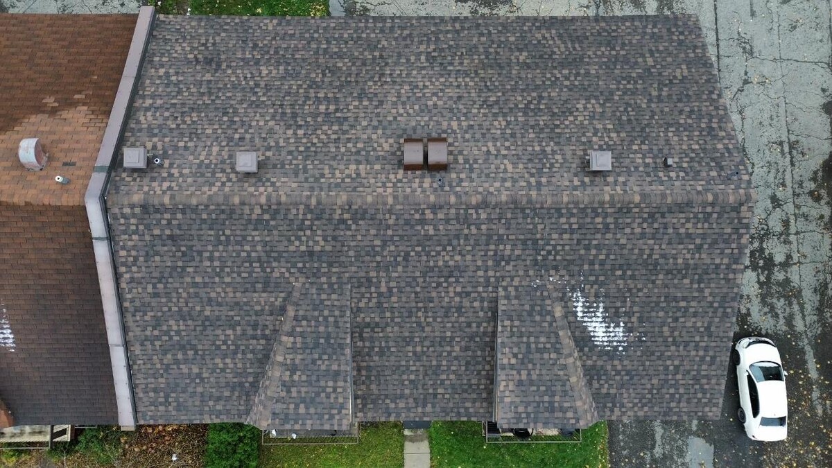 Images Toitures F. Mayer - Couvreur, Bardeaux d'asphalte, Réparation et Entretien | Entrepreneur en toiture à Mirabel