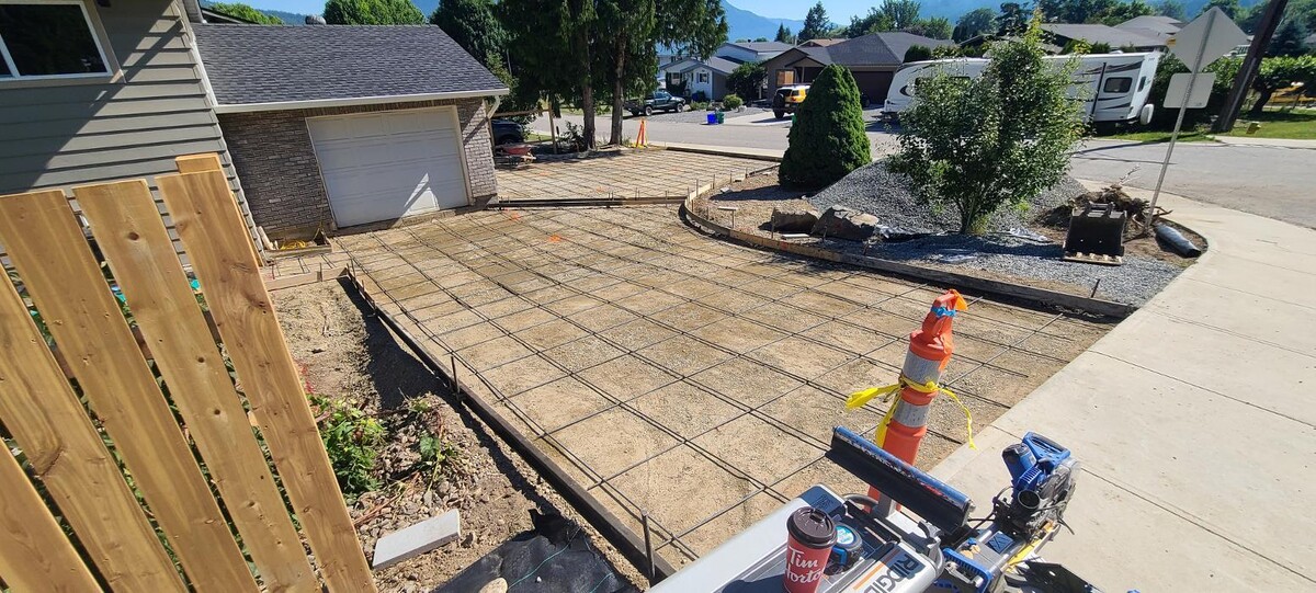 Images BTR LANDSCAPING LTD