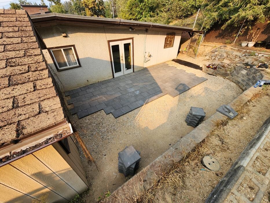 Images BTR LANDSCAPING LTD