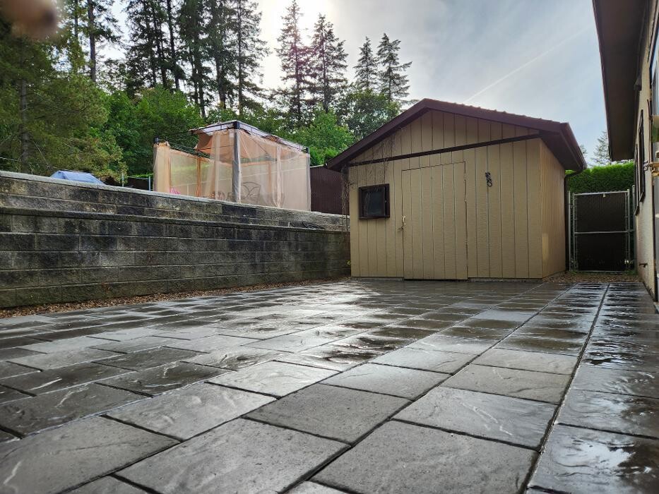 Images BTR LANDSCAPING LTD