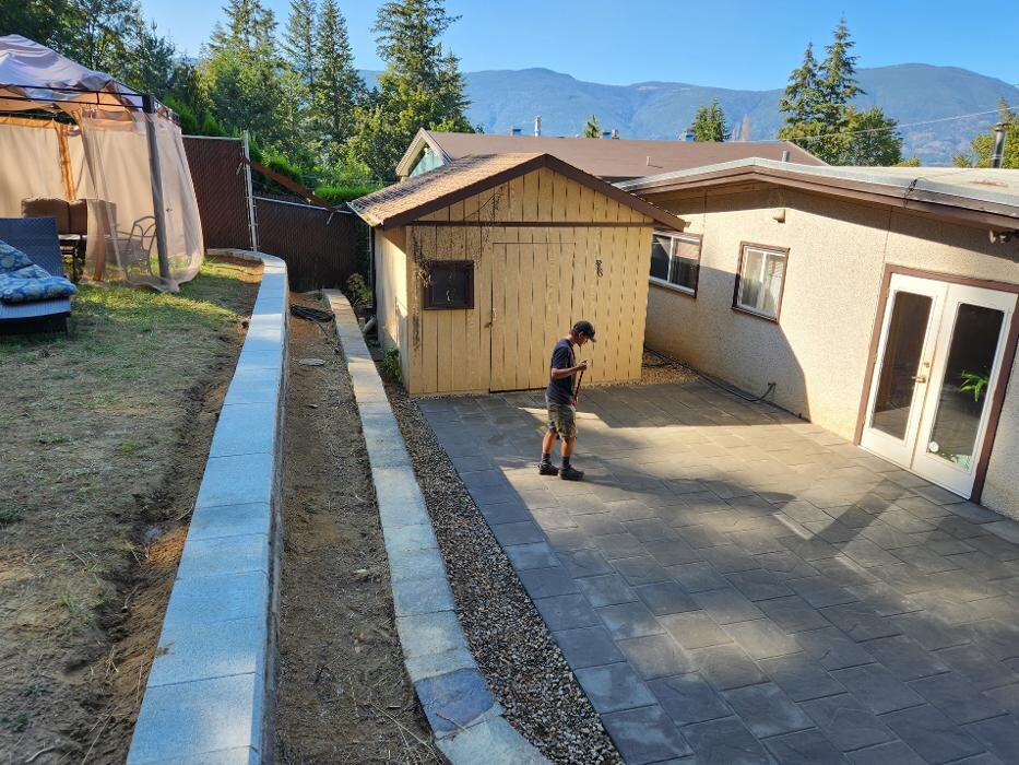 Images BTR LANDSCAPING LTD