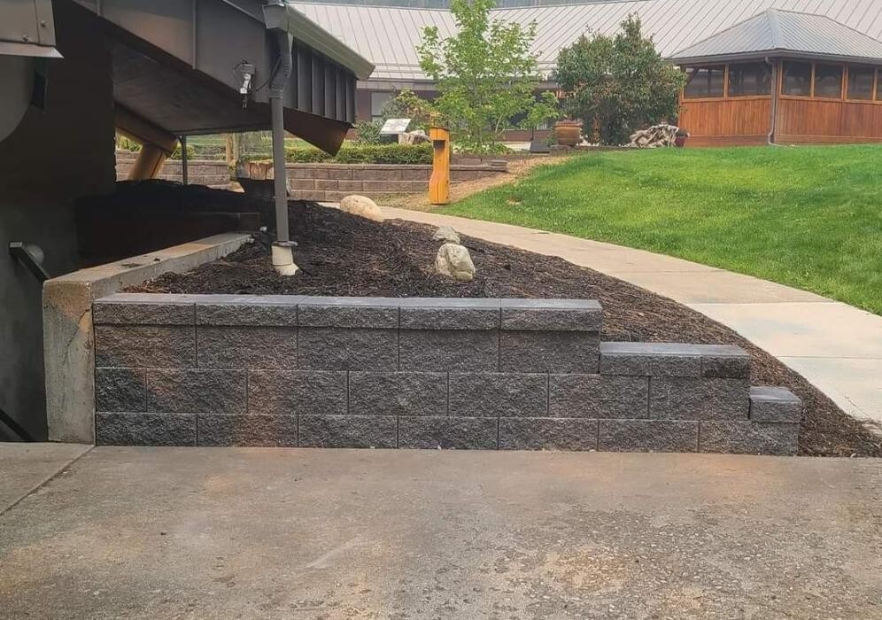 Images BTR LANDSCAPING LTD