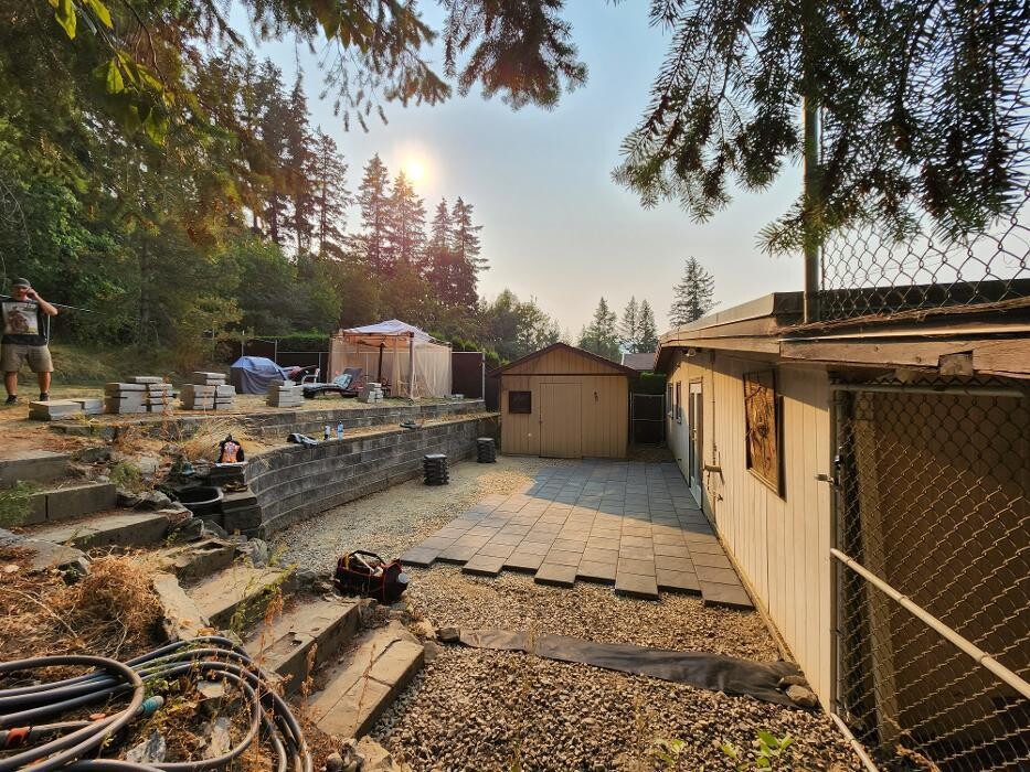 Images BTR LANDSCAPING LTD