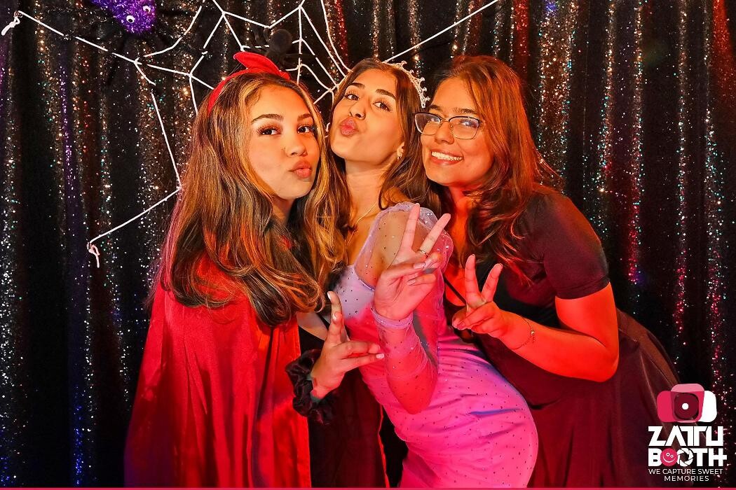 Images ZATTU Photo Booth Rental