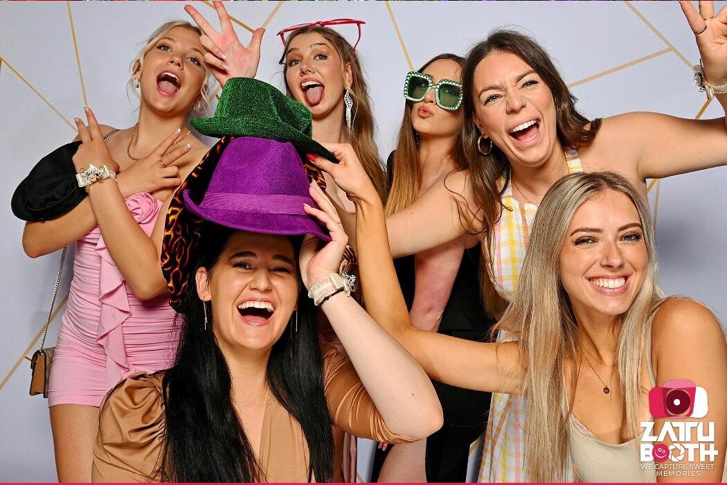 Images ZATTU Photo Booth Rental