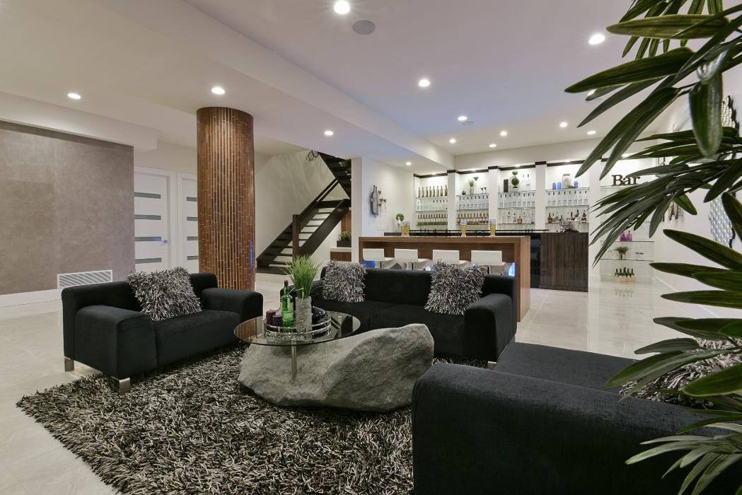 Images Flaunt Interiors & Real Estate