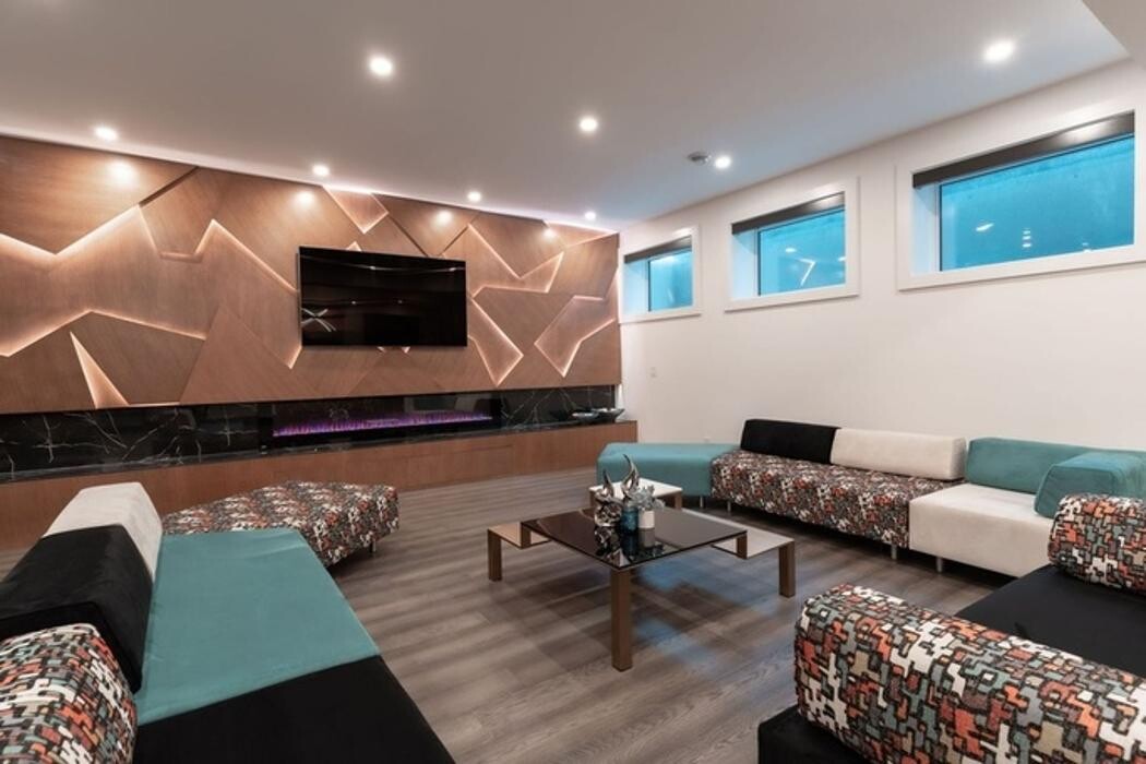 Images Flaunt Interiors & Real Estate