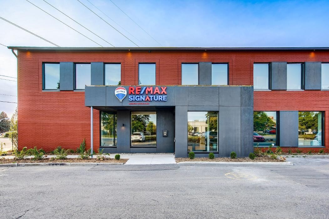 Images RE/MAX SIGNATURE