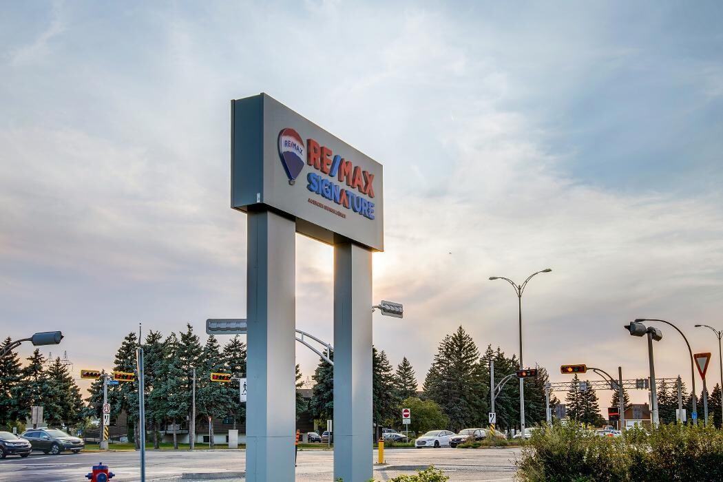 Images RE/MAX SIGNATURE