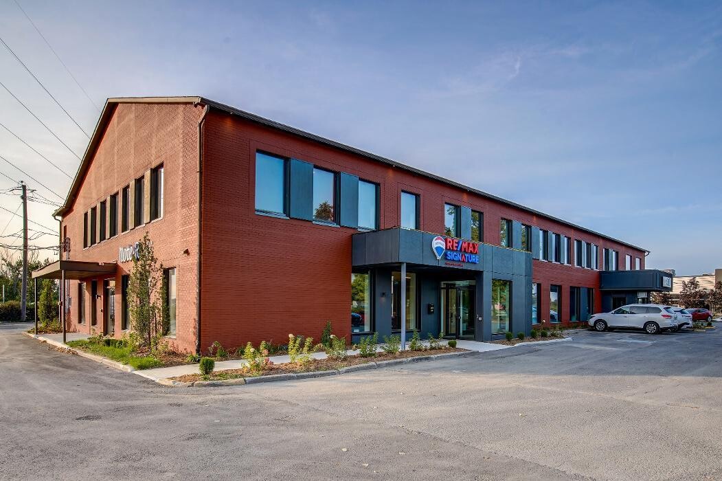 Images RE/MAX SIGNATURE