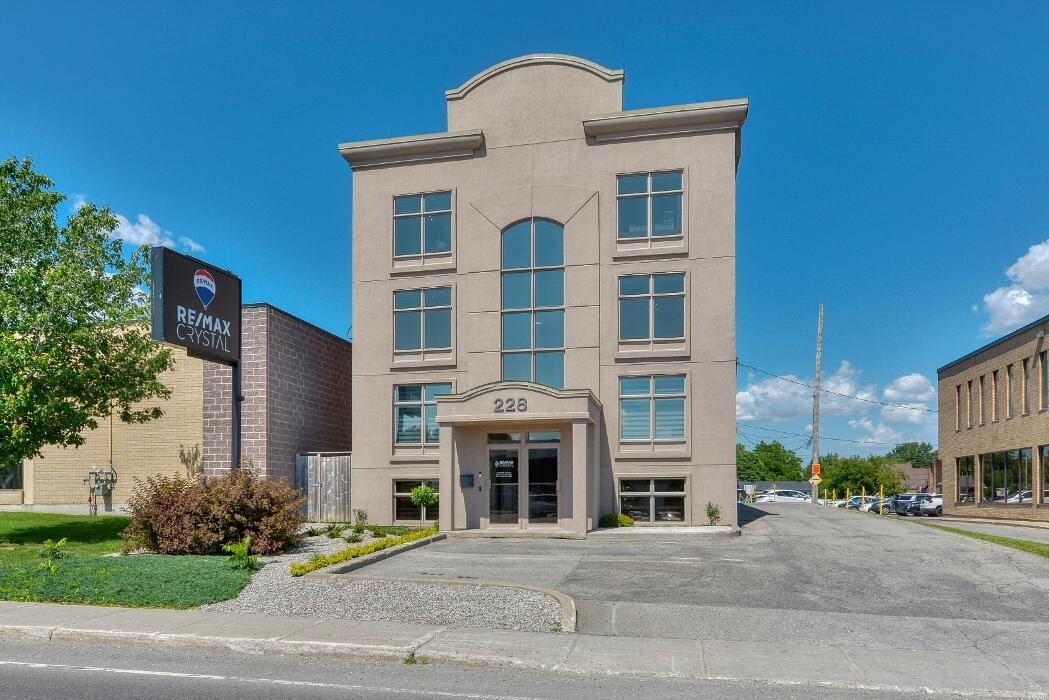 Images RE/MAX CRYSTAL