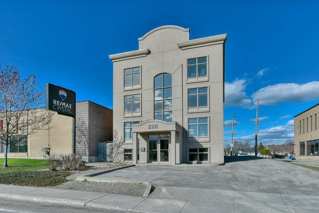 Images RE/MAX CRYSTAL