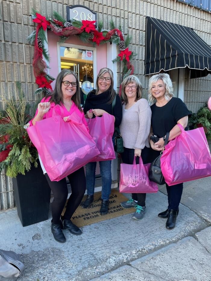 Images DeeAnna's Boutique